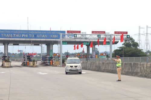 Lỗi quên bật xi nhan bị phạt bao nhiêu tiền?