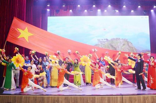 Xây dựng người Hà Nội tiêu biểu về phong cách ứng xử