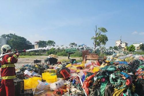 Khống chế sự cố từ bãi phế liệu, không phát sinh thành đám cháy lớn