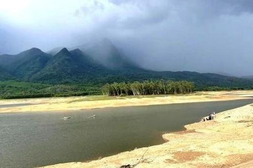Lật ghe giữa lòng hồ, một thanh niên mất tích