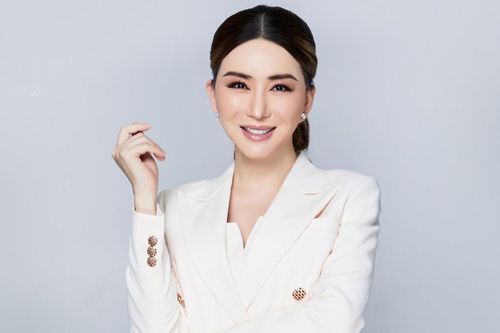 Tỷ phú chuyển giới Thái Lan nói về số phận của Miss Universe sau tin đồn phá sản
