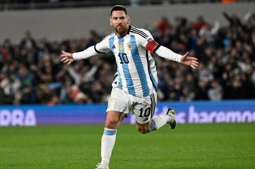 VIDEO Messi giờ đá phạt như hack, đá quả nào vào quả đó