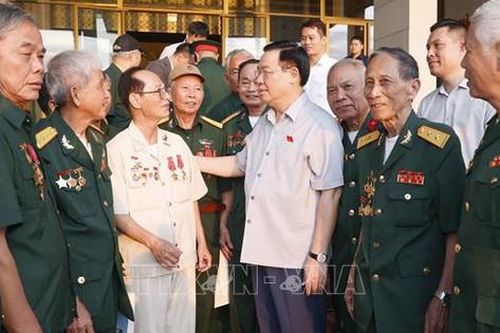 Chủ tịch Quốc hội gặp mặt Hội Chiến sĩ cách mạng bị địch bắt, tù đày tỉnh Nghệ An