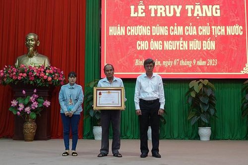 Truy tặng 'Huân chương Dũng cảm' cho cá nhân có hành động dũng cảm cứu người trong hỏa hoạn