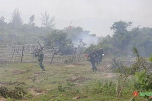 Sư đoàn 2 (Quân khu 5) tổ chức thành công diễn tập hiệp đồng quân binh chủng bắn đạn thật