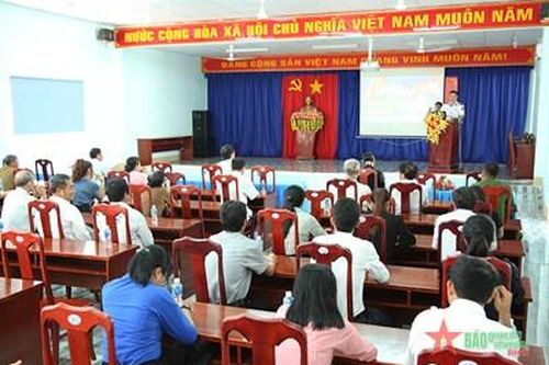 Vùng Cảnh sát biển 3 tuyên truyền biển, đảo cho hơn 300 ngư dân