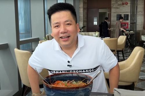 Phản ứng của Khoa Pug ra sao khi thưởng thức 'tô phở chọc trời'