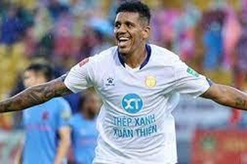 Tiền đạo Nam Định nhận án phạt nặng từ FIFA