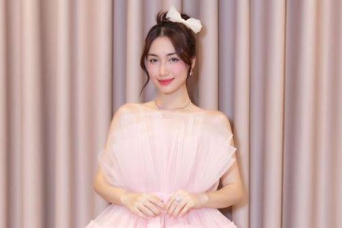 Hòa Minzy mong được lên xe hoa sau khi chia tay bạn trai thiếu gia