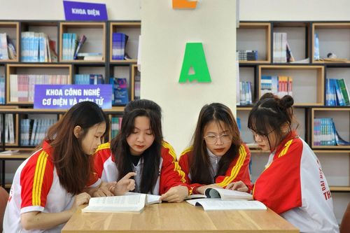 Nâng bước sinh viên dân tộc thiểu số đến giảng đường