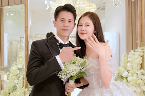 Khoảnh khắc hạnh phúc của Đình Trọng bên vợ sắp cưới xinh như mộng