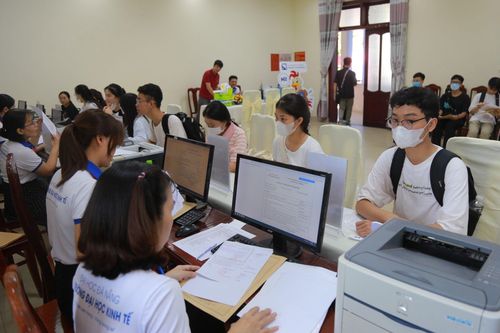 Tạo 'đề kháng' cho tân sinh viên
