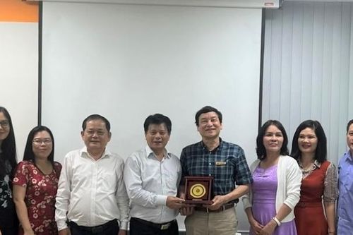 Tăng cường hỗ trợ nghiệp vụ cho sinh viên các khoa truyền thông báo chí