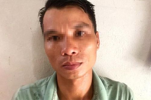 Bắt khẩn cấp đối tượng dụ dỗ để giao cấu với các bé gái tuổi dậy thì