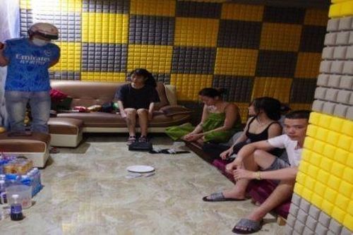 Nhóm nam, nữ thanh niên tổ chức sử dụng trái phép chất ma túy có cả 'hàng nóng'