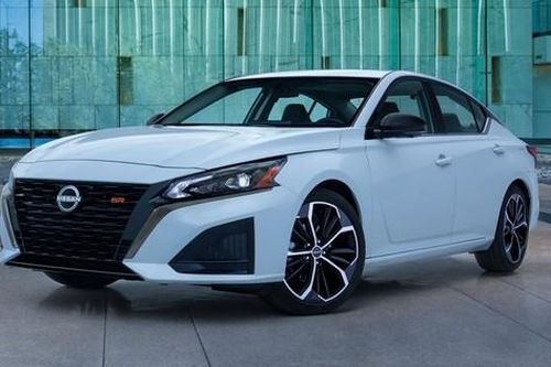 Nissan chuẩn bị khai tử hai dòng sedan