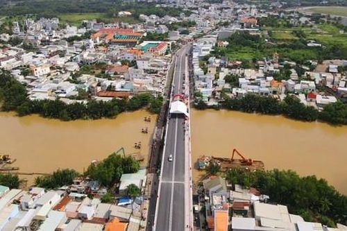 Người dân vui mừng khi cầu Long Kiểng thông xe sau 22 năm chờ đợi