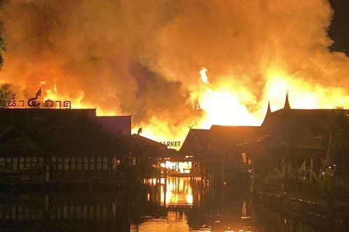 Lửa 'nhấn chìm' khu chợ nổi tiếng ở thiên đường du lịch Pattaya