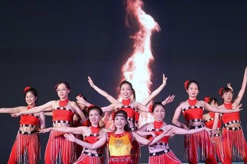 Bóng hồng Học viện Quân y thể hiện tài năng, nét duyên dáng