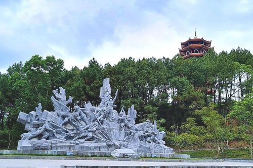 'Huyền thoại tuổi thanh xuân' - Tôn vinh 10 nữ thanh niên xung phong Ngã ba Đồng Lộc