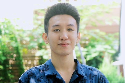 Nam sinh Ngoại thương vừa học vừa làm thêm, bảng điểm toàn A