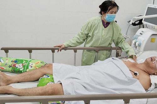 Vợ oằn mình 'gánh' viện phí cho chồng, nuôi con thiểu năng trí tuệ