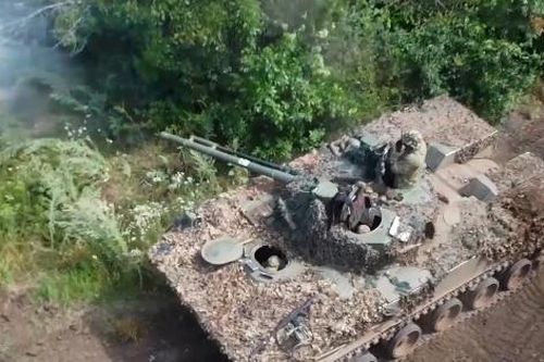 Video UAV Ukraine bắn nổ thiết giáp nhảy dù của Nga