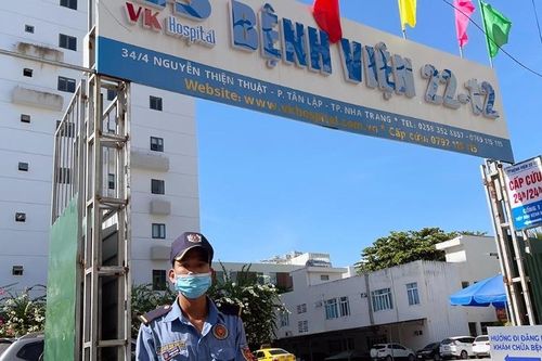 Bảo vệ trả lại 50 triệu đồng và vàng cho bệnh nhân đánh rơi