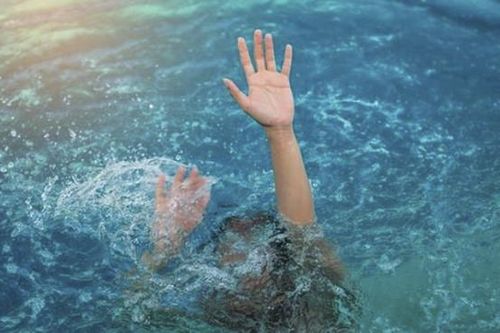 Bé trai đuối nước trong bể bơi ở resort khi đi nghỉ lễ 2/9 cùng gia đình