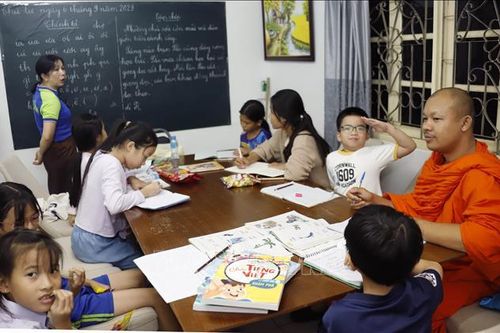 Chung tay gìn giữ và lan tỏa tiếng Việt tại Lào