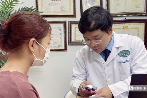 Gia đình 4 người bị hàng trăm 'hạt cơm' do đi chung dép