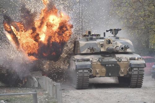Xe tăng Challenger 2 bị phá hủy ở Ukraine: Huyền thoại về sự bất khả chiến bại sụp đổ?