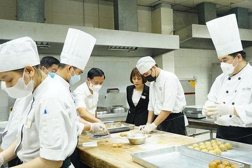 Hà Nội: Khách sạn 5 sao Pullman HaNoi, Novotel vi phạm an toàn thực phẩm trong quá trình sản xuất bánh Trung Thu