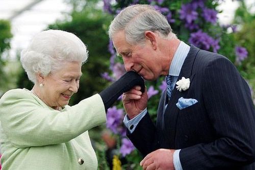 Một năm ngày mất của Nữ vương Elizabeth II, Vương thất Anh công bố bức chân dung đặc biệt