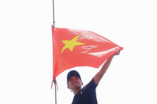 Tự hào cờ Tổ quốc