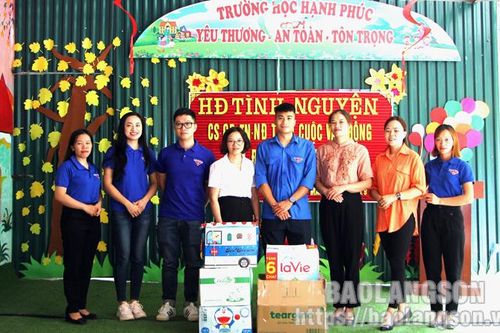 Nhiều hoạt động ý nghĩa tại Chương trình 'Vì đàn em thân yêu'