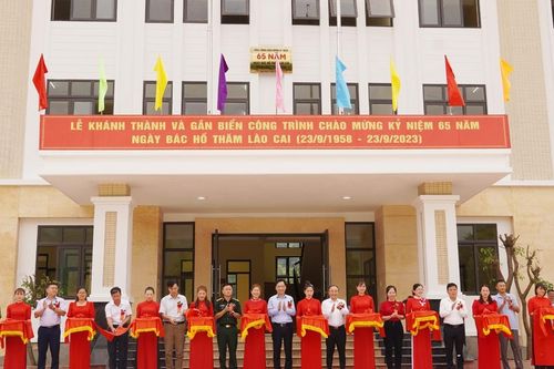 Văn Bàn: Khởi công công trình chào mừng kỷ niệm 65 năm ngày Bác Hồ lên thăm Lào Cai