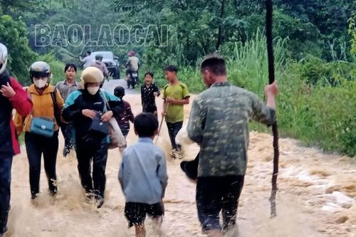 Lũ dâng bất ngờ, tuyến đường nối từ Phong Hải (Bảo Thắng) đến La Pan Tẩn (Mường Khương) bị chia cắt tạm thời