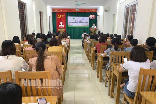Tập huấn kiến thức cho cán bộ nha học đường