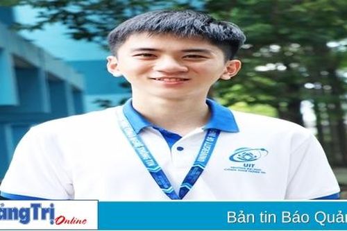 Một tân sinh viên Quảng Trị nhận học bổng hơn 500 triệu đồng