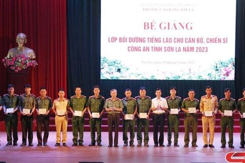 50 cán bộ, chiến sĩ Công an được bồi dưỡng tiếng Lào