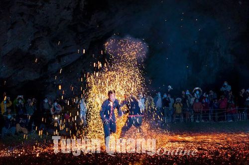 Người nắm 'bí kíp' lễ hội nhảy lửa