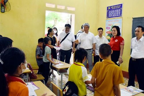 Hội Chữ thập đỏ tỉnh Chungnam (Hàn Quốc) làm việc tại huyện Phú Bình