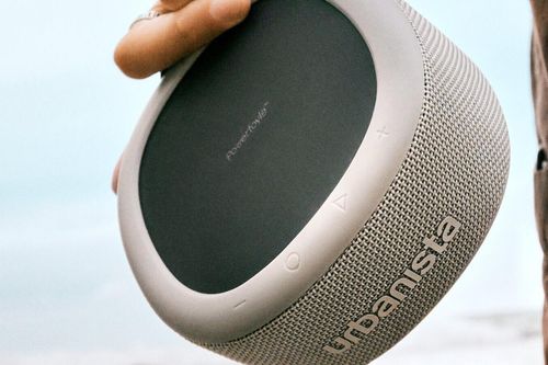 Ra mắt loa bluetooth tự sạc bằng năng lượng mặt trời đầu tiên trên thế giới