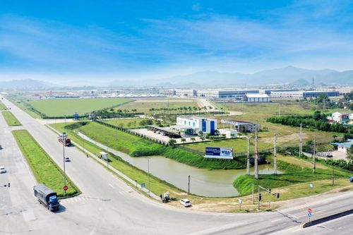 Nghệ An trao chứng nhận đăng ký đầu tư dự án 45 triệu USD từ Singapore