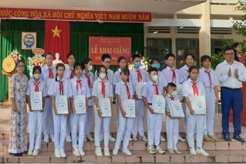 EVNGENCO2: Nhiểu hoạt động tiếp sức đến trường đầu năm học mới