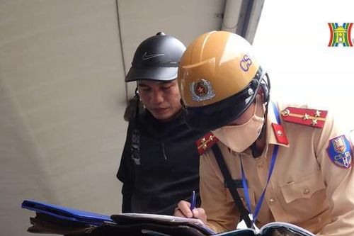 Xử lý xe máy vi phạm tại Vành đai 2 trên cao