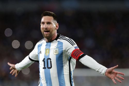 Xem Messi sút phạt tuyệt đẹp, thủ môn chỉ biết đứng nhìn