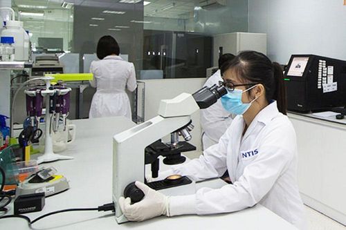 Người đàn ông có với vợ hai con, 10 năm sau mới biết mình vô sinh