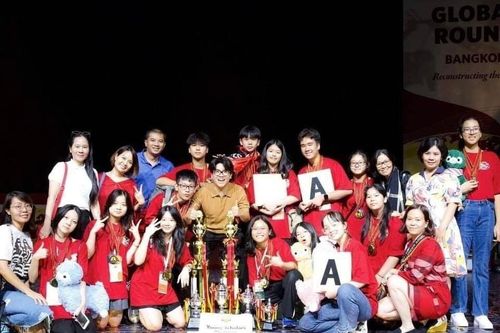 Ngũ Tô Duy: Huấn luyện viên 20 tuổi đưa hơn 30 thí sinh đến đại học Yale - Mỹ